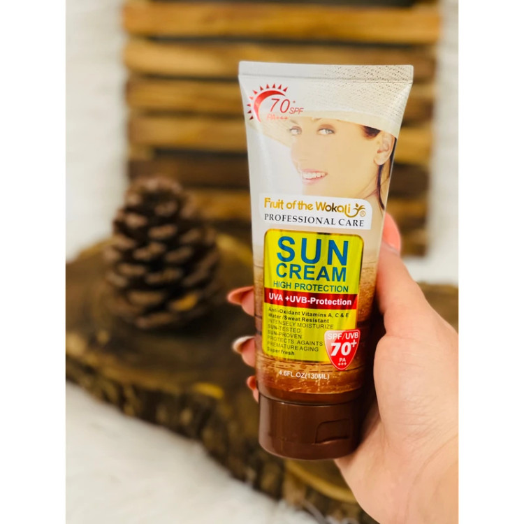 ضد آفتاب بدون رنگ spf 70 مناسب برای انواع پوست ها حجم ۱۳۰ میل- قسطی
