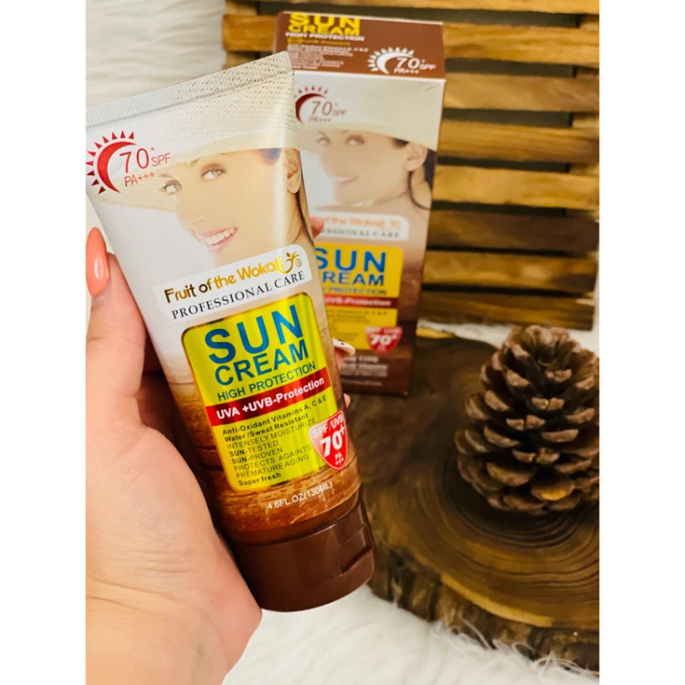 ضد آفتاب بدون رنگ spf 70 مناسب برای انواع پوست ها حجم ۱۳۰ میل- قسطی