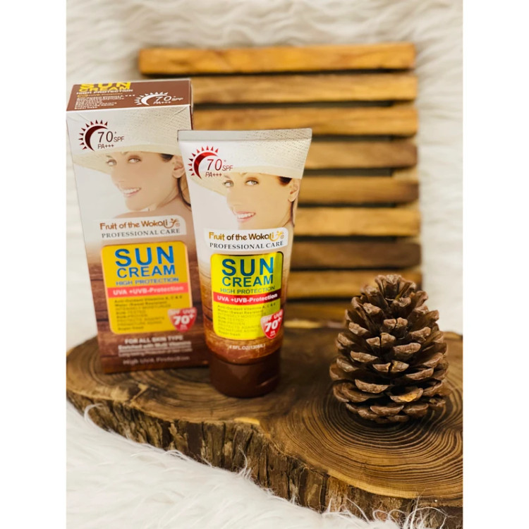 ضد آفتاب بدون رنگ spf 70 مناسب برای انواع پوست ها حجم ۱۳۰ میل- قسطی